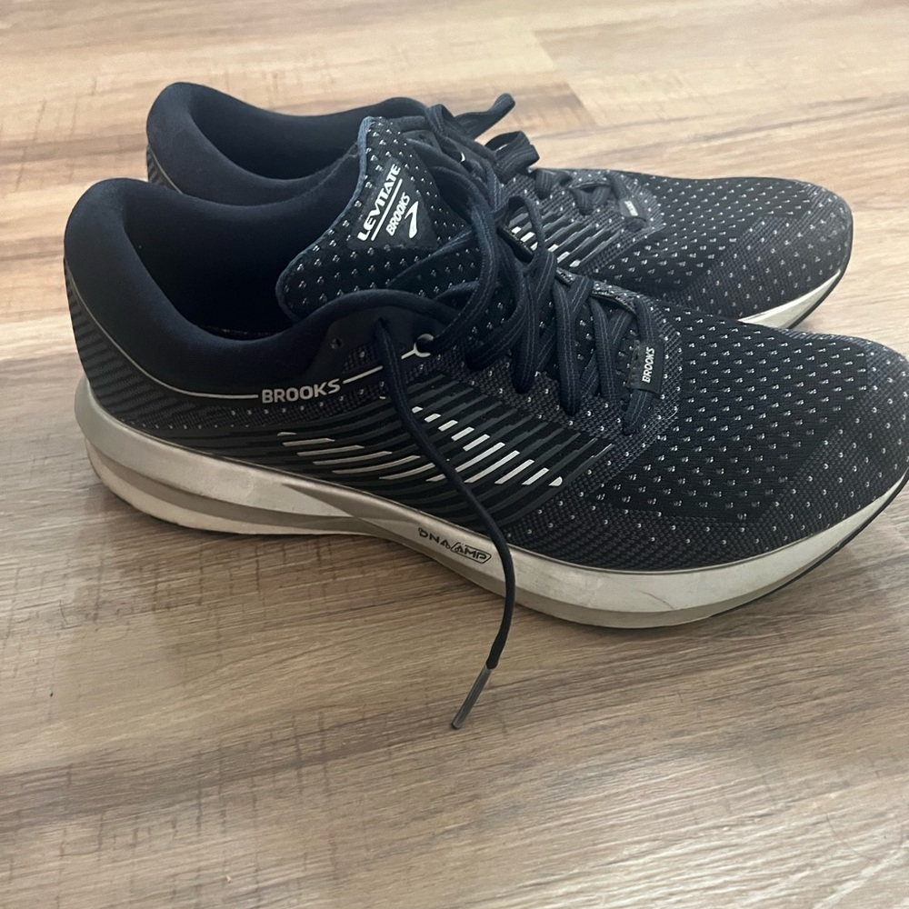 Brooks levitate running shoe